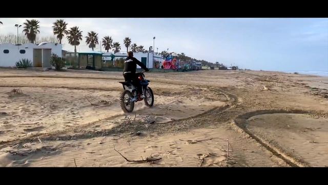 ILLEGAL BEACH RIDE - RIZON E-SX 30kW (QS138 90H + ASI BAC 8000) смотреть онлайн