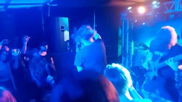 Ауткаст - Ультра + Smack My Bitch Up (Prodigy cover) live (LF Club,Харьков, 12.09.2021) смотреть онлайн