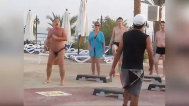 The Fat Man is a Dancer (Толстяк-Танцор) смотреть онлайн