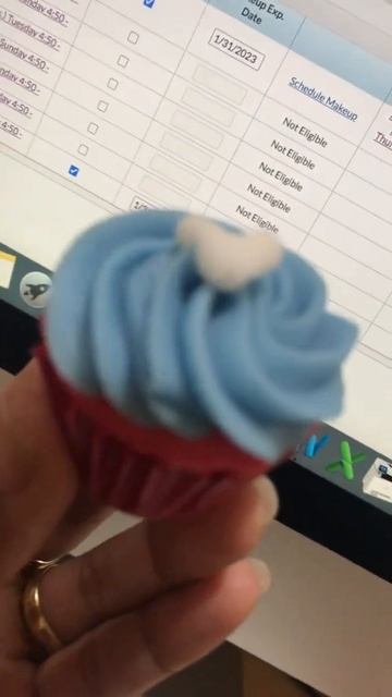 Cupcake red velvit #azizah #birthday #thursday #short #video #fyp #trending смотреть онлайн