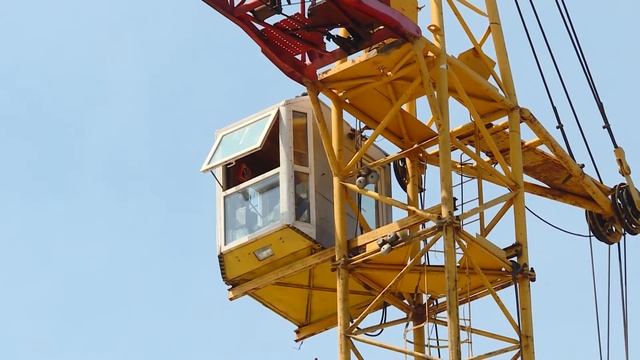 Турники разваливаются, а поля зарастают смотреть онлайн