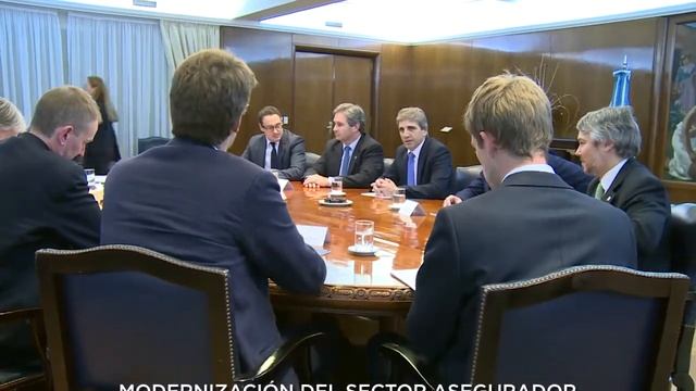 Luis Caputo se reunió con el ministro de Economía del Reino Unido смотреть онлайн