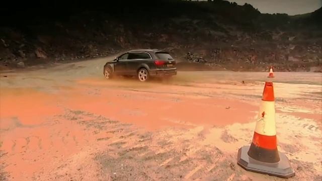 Audi Q7 V12 TDI Vs Cayenne Turbo смотреть онлайн
