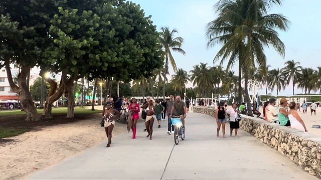 MIAMI BEACH OCEAN DRIVE SUNDAY смотреть онлайн