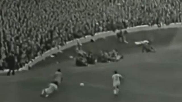 Как популярные футболисты повторяли финты за Пеле👑🇧🇷 смотреть онлайн