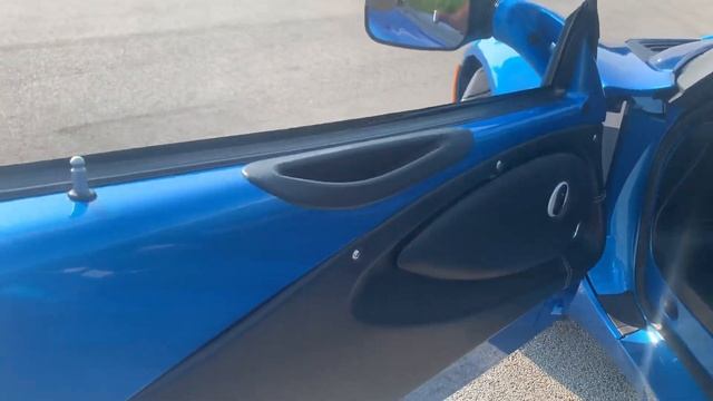 2005 Lotus Elise Walk around video 7K laser blue смотреть онлайн