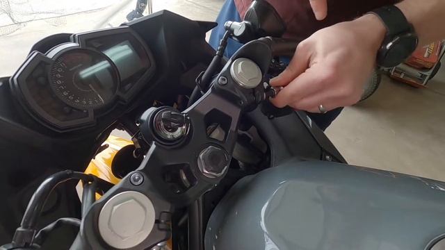 Replacing a Bent Sportbike Handlebar смотреть онлайн