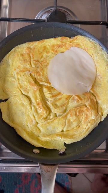 Breakfast omelet sandwich #shorts смотреть онлайн