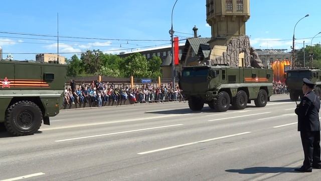 09.05.2016 Возвращение техники с Парада. Часть I смотреть онлайн