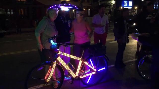 Mongoose Party Bike with wheel lights смотреть онлайн
