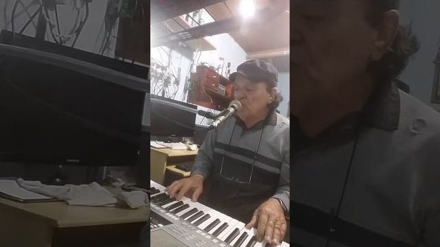 DOLCE AMORE MIO,ROBERTO SANTI. CANTA EM STUDIO EM CASA. смотреть онлайн