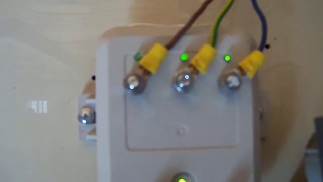 Trijų fazių diodų tiltelis su fazių seka (LED indikacija) 10A смотреть онлайн