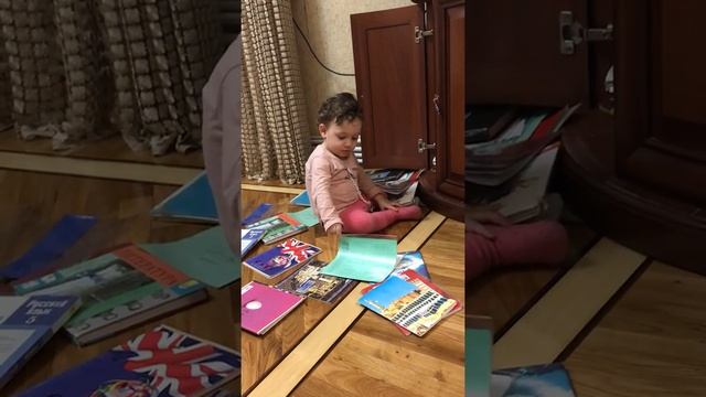 Вотак она места меня делает уроки👌👍🏻