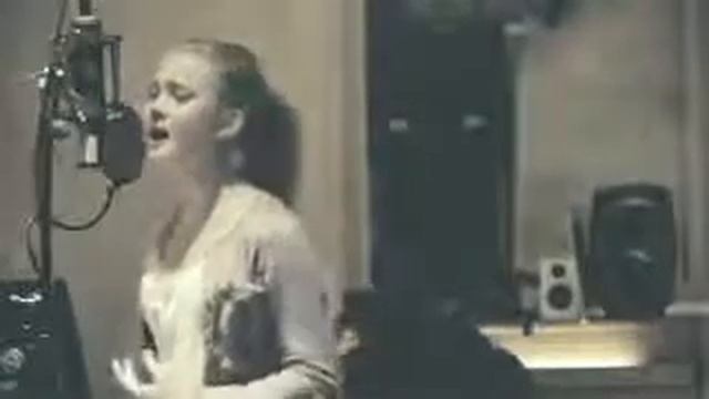 Красиво поет