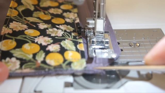 ぐるりとファスナーをつける二つ折りのお財布/ コンパクトで便利 смотреть онлайн