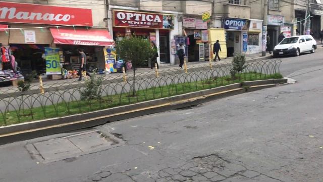 【南米】ボリビア・ラパス・偽トヨタ車（日本車偽装の中国車）Fake Toyota(Chinese car) in La-Paz in Bolivia смотреть онлайн