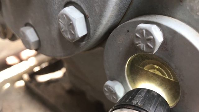 Refrigerant boiling out the oil while pulling a vacuum and how it effects the Bluvac micron gauge. смотреть онлайн