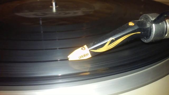 Starlight G Recording Playing A Warped Record On A JVC QL Y5F Turntable смотреть онлайн