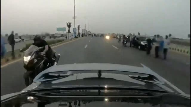 1300HP Nissan GTR R35 vs Suzuki Hayabusa & Kawasaki Zx14R смотреть онлайн