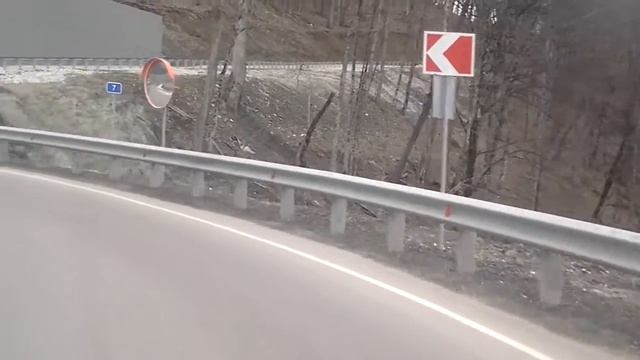 Горные серпантины возле биатлоного стадиона Лаура смотреть онлайн