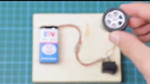 изабретение из моторчика и батарейка с светодиодом