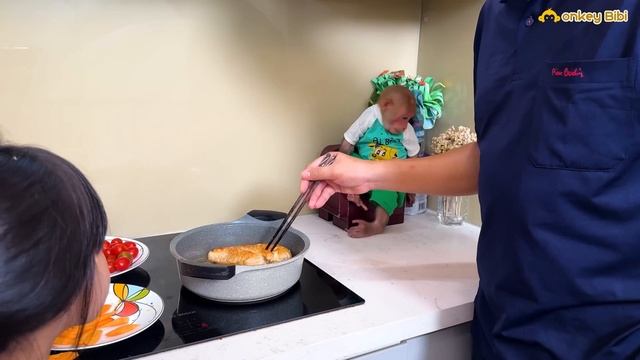 Bibi Ate Fruit By Mistake That Dad Was Preparing To Cook Chicken Breast!