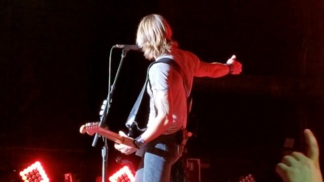 Somebody Like You and With or Without You, Keith Urban (great guitar riffs) смотреть онлайн