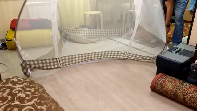 Палатка для отдыха днем в жаркую погоду. смотреть онлайн