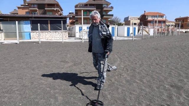 dèus II xplorer cercametalli prove spiaggia mare nera magnetica by #marcofaraoni #metaldetector1 смотреть онлайн