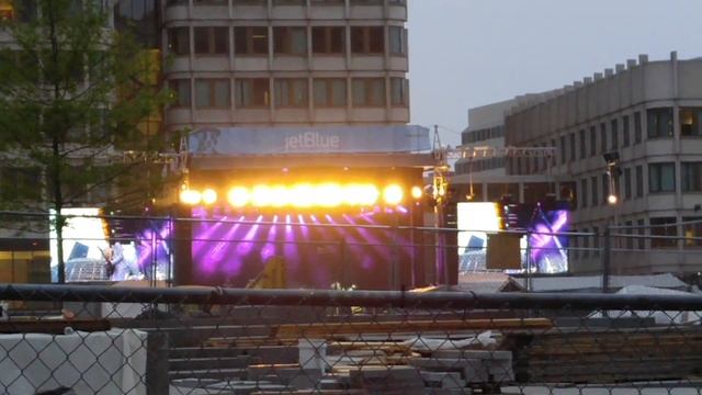 Janelle Monae- Let's Go Crazy смотреть онлайн