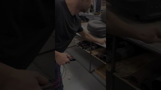 Взорвали подушку безопасности 🔥 Может ли она сработать при снятии сидений? смотреть онлайн