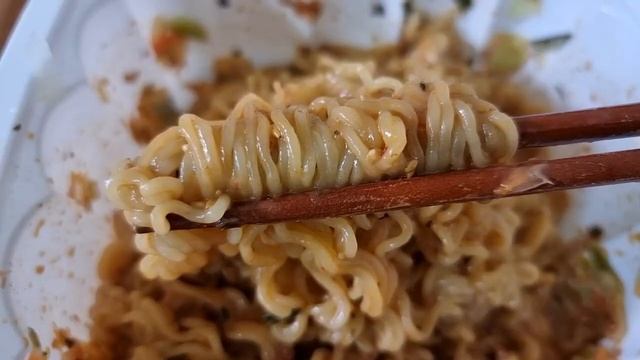 (SUB)내돈내산 리뷰69 - 짱구 야끼소바와(타코야끼맛 간짜장?) 건빵 (딱딱) смотреть онлайн