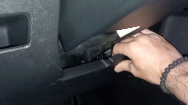 Peugeot 3008 ,2017.OBD location. смотреть онлайн