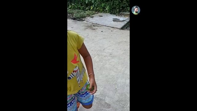 Little Girl Running Away from Camera. Little Girl. Vlog. Vlogs. смотреть онлайн
