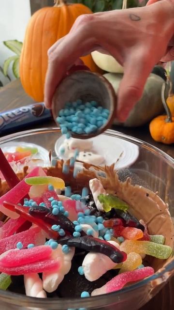 Halloween Rocky Road Recipe #shorts #recipe #shortswithcamilla #halloween смотреть онлайн