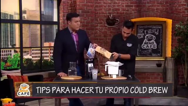 Puro Tinto Coffee en el news cafe смотреть онлайн