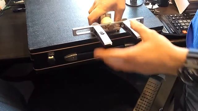 точилка в чемодане. смотреть онлайн