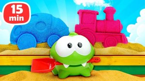 Видео для малышей про игрушки. Ам Ням строит фигурки в песочнице!