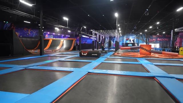 I Turned My Room Into A Secret Trampoline Park! смотреть онлайн