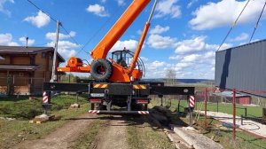 Разгрузка и установка  40-ка футового контейнера-дома 8-ми тонн на сваи. Жесть.