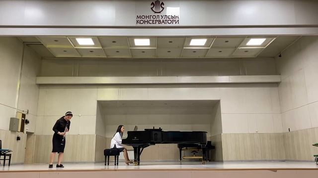 Батхуу Оюунтулхуур Монголия 1. Ми-мажор, до# минор 2. Г.Клозе No5 3. К.М.Вебер -Концетр No1 Op73 Iч