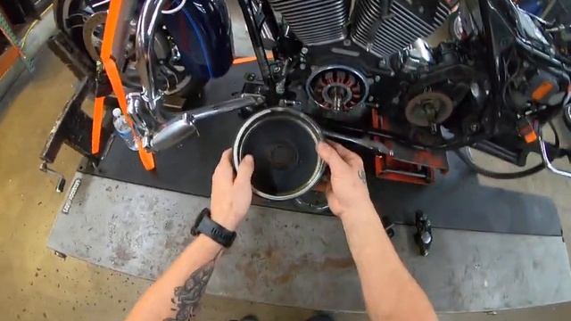 Part 1 swapping Twin Cam 96 6-speed into my 2005 Harley Electra Glide. смотреть онлайн