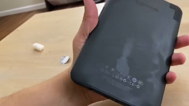 Remove Sticky Rubber Backing from Amazon Kindle смотреть онлайн