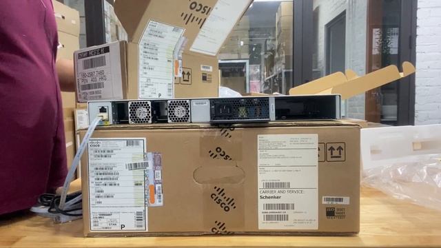 Giới Thiệu Switch Cisco C9200L-24T-4G-A | Cisco Catalyst 9200 Series Switches | Video Review