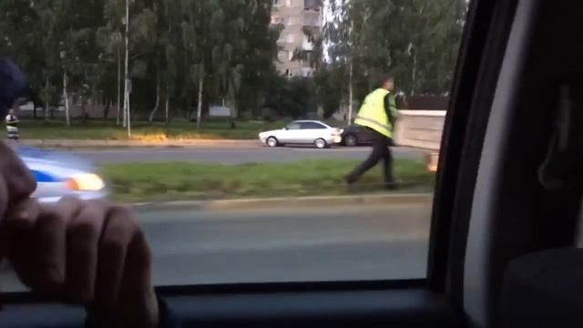 24.07.2015 погоня за пьяными автоугонщиками на 40 лет Победы (Ижевск) смотреть онлайн