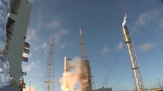 Launch pad remote camera captures the launch of GPS IIF-3 on a Delta IV rocket смотреть онлайн