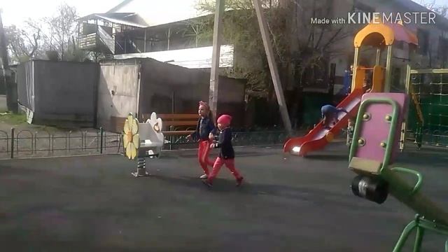 Vlog ,гуляем на детской площадке. смотреть онлайн