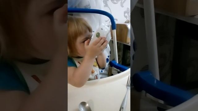 Маша кушает супчик, космолет Ленчика. 04.05.17 смотреть онлайн