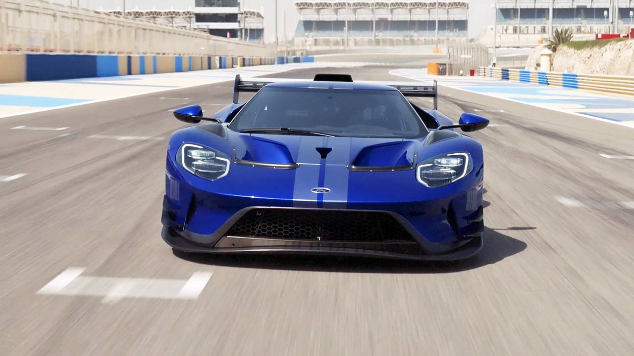 Исключительно трековый 700-сильный Ford GT MK II в цвете Blue Elettrico Viola смотреть онлайн