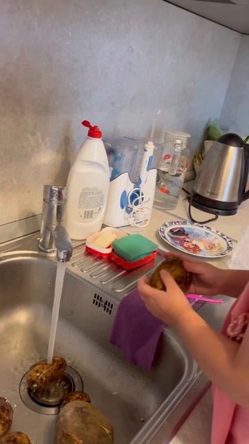 Мама заболела. Кто же будет готовить обед ? #babysonia #дети смотреть онлайн